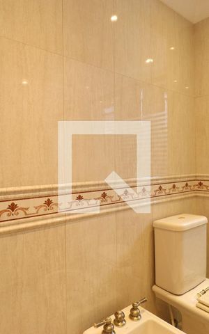Apartamento à venda com 480m², 4 quartos e 5 vagasBanheiro da Suíte 1