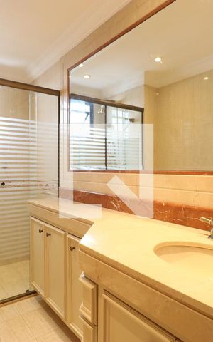 Apartamento à venda com 480m², 4 quartos e 5 vagasBanheiro da Suíte 1