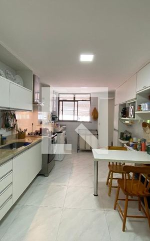 Apartamento à venda com 119m², 3 quartos e 1 vaga Apartamento à venda com 119m², 3 quartos e 1 vagaCozinha e Área de Serviço