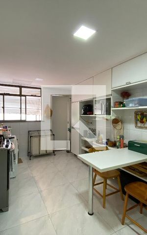 Apartamento à venda com 119m², 3 quartos e 1 vaga Apartamento à venda com 119m², 3 quartos e 1 vagaCozinha e Área de Serviço