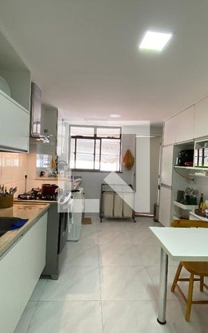 Apartamento à venda com 119m², 3 quartos e 1 vaga Apartamento à venda com 119m², 3 quartos e 1 vagaCozinha e Área de Serviço