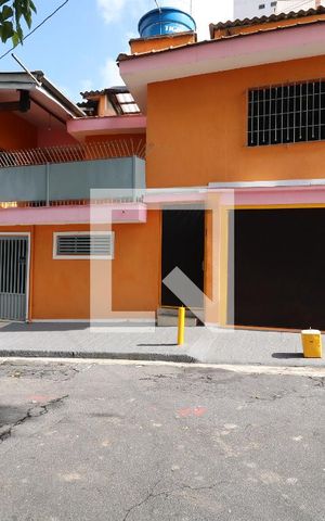 Casa para alugar com 104m², 2 quartos e 2 vagasFachada