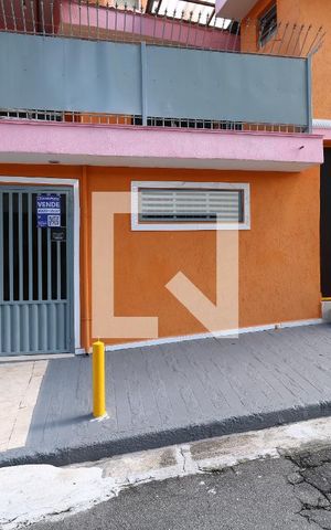 Casa para alugar com 104m², 2 quartos e 2 vagasFachada