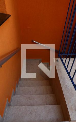 Casa para alugar com 104m², 2 quartos e 2 vagasEscada