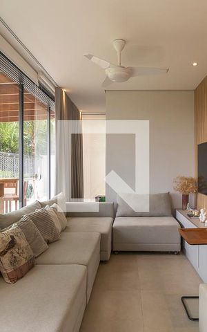 Apartamento à venda com 220m², 3 quartos e 2 vagas Apartamento à venda com 220m², 3 quartos e 2 vagasSala de TV