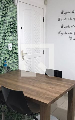 Casa à venda com 140m², 2 quartos e 2 vagasCozinha - mesa