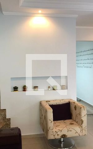 Casa à venda com 140m², 2 quartos e 2 vagasSala