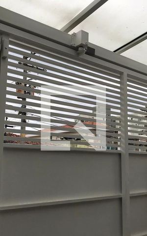 Casa à venda com 140m², 2 quartos e 2 vagasGaragem - portão automático