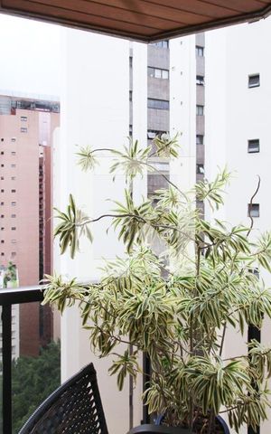 Apartamento à venda com 213m², 4 quartos e 3 vagas Apartamento à venda com 213m², 4 quartos e 3 vagasVaranda da Suíte 1