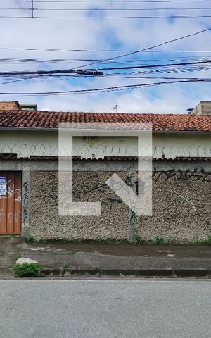 Casa à venda com 405m², 3 quartos e 2 vagas Casa à venda com 405m², 3 quartos e 2 vagasFachada/Plaquinha Instalada