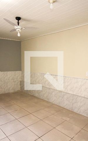 Casa à venda com 70m², 3 quartos e 2 vagas Casa à venda com 70m², 3 quartos e 2 vagasQuarto Suíte