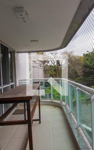 Apartamento à venda com 155m², 4 quartos e 2 vagas Apartamento à venda com 155m², 4 quartos e 2 vagasVaranda