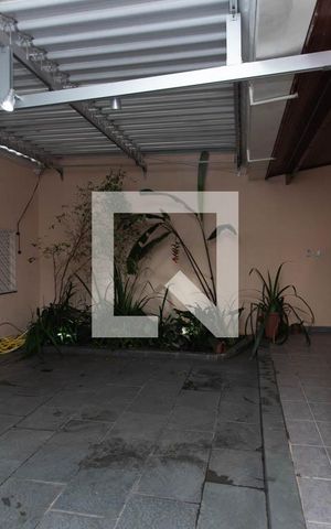 Casa à venda com 195m², 4 quartos e 3 vagas Casa à venda com 195m², 4 quartos e 3 vagasQuintal