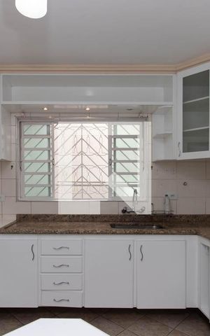 Casa à venda com 195m², 4 quartos e 3 vagas Casa à venda com 195m², 4 quartos e 3 vagasCozinha