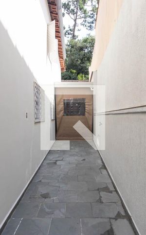 Casa à venda com 195m², 4 quartos e 3 vagas Casa à venda com 195m², 4 quartos e 3 vagasCorredor externo