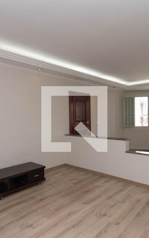 Casa à venda com 195m², 4 quartos e 3 vagas Casa à venda com 195m², 4 quartos e 3 vagasSala