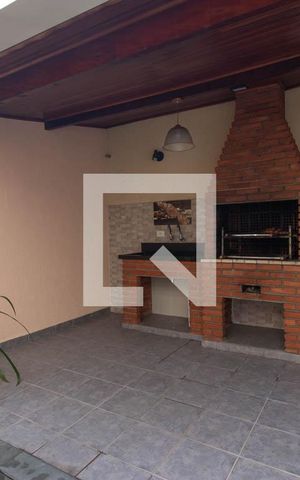 Casa à venda com 195m², 4 quartos e 3 vagas Casa à venda com 195m², 4 quartos e 3 vagasQuintal