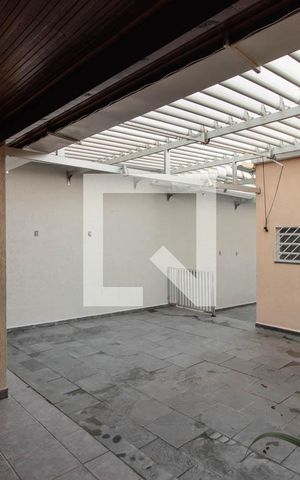 Casa à venda com 195m², 4 quartos e 3 vagas Casa à venda com 195m², 4 quartos e 3 vagasQuintal