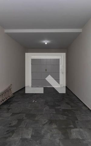 Casa à venda com 195m², 4 quartos e 3 vagas Casa à venda com 195m², 4 quartos e 3 vagasGaragem