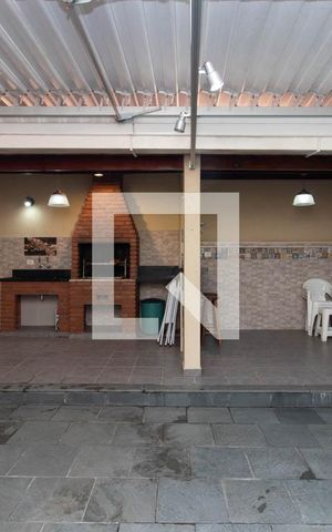 Casa à venda com 195m², 4 quartos e 3 vagas Casa à venda com 195m², 4 quartos e 3 vagasQuintal
