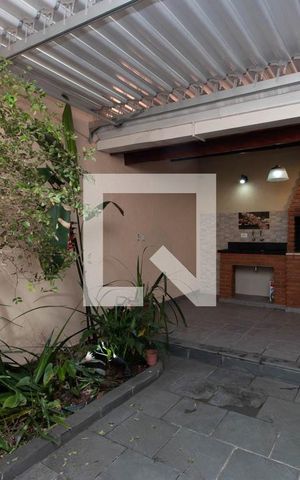 Casa à venda com 195m², 4 quartos e 3 vagas Casa à venda com 195m², 4 quartos e 3 vagasQuintal