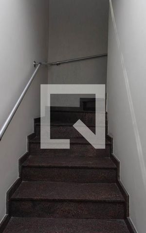Casa à venda com 195m², 4 quartos e 3 vagas Casa à venda com 195m², 4 quartos e 3 vagasEscada