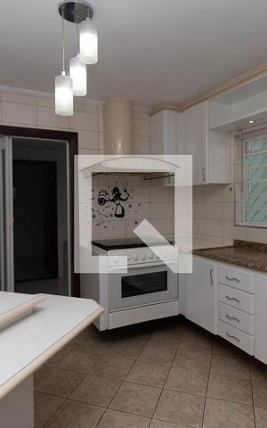 Casa à venda com 195m², 4 quartos e 3 vagas Casa à venda com 195m², 4 quartos e 3 vagasCozinha