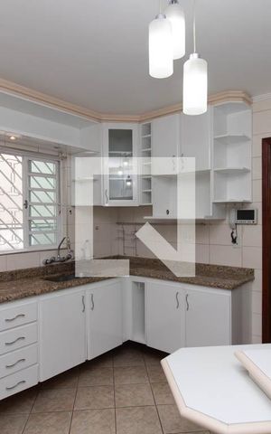 Casa à venda com 195m², 4 quartos e 3 vagas Casa à venda com 195m², 4 quartos e 3 vagasCozinha
