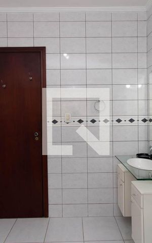Casa à venda com 195m², 4 quartos e 3 vagas Casa à venda com 195m², 4 quartos e 3 vagasBanheiro da Suíte