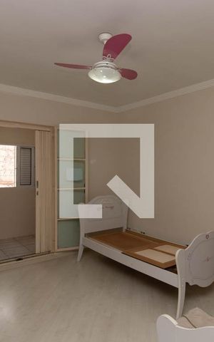 Casa à venda com 195m², 4 quartos e 3 vagas Casa à venda com 195m², 4 quartos e 3 vagasQuarto 1
