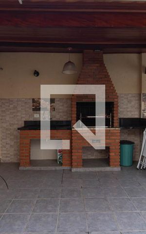 Casa à venda com 195m², 4 quartos e 3 vagas Casa à venda com 195m², 4 quartos e 3 vagasChurrasqueira