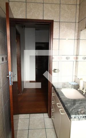 Casa para alugar com 300m², 3 quartos e 4 vagasBanheiro