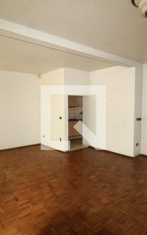 Casa para alugar com 300m², 3 quartos e 4 vagasSala
