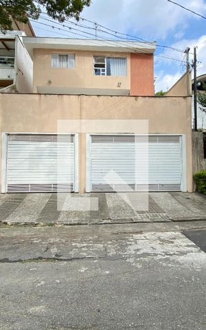 Casa para alugar com 200m², 3 quartos e 4 vagas Casa para alugar com 200m², 3 quartos e 4 vagasFachada