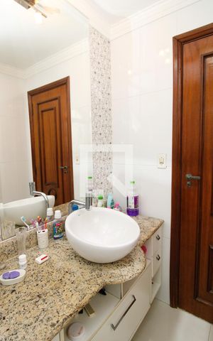 Casa para alugar com 200m², 3 quartos e 4 vagasBanheiro da Suíte 1