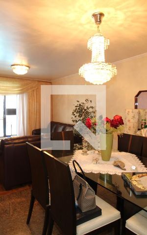 Casa para alugar com 200m², 3 quartos e 4 vagasSala de TV