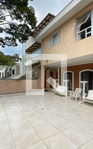 Casa para alugar com 200m², 3 quartos e 4 vagas Casa para alugar com 200m², 3 quartos e 4 vagasÁrea externa