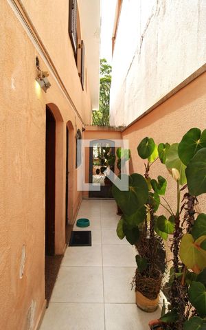 Casa para alugar com 200m², 3 quartos e 4 vagasCorredor Lateral