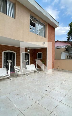 Casa para alugar com 200m², 3 quartos e 4 vagas Casa para alugar com 200m², 3 quartos e 4 vagasÁrea externa