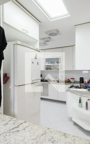 Apartamento à venda com 121m², 3 quartos e 3 vagas Apartamento à venda com 121m², 3 quartos e 3 vagasÁrea de Serviço