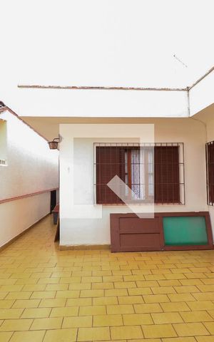 Casa à venda com 216m², 3 quartos e 3 vagas Casa à venda com 216m², 3 quartos e 3 vagasÁrea de Serviço