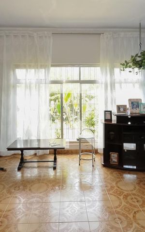 Casa à venda com 139m², 2 quartos e 3 vagasSala