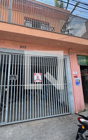 Casa para alugar com 45m², 1 quarto e sem vaga Casa para alugar com 45m², 1 quarto e sem vagaFachada
