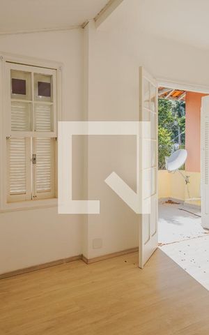 Casa à venda com 240m², 3 quartos e 3 vagasSuíte
