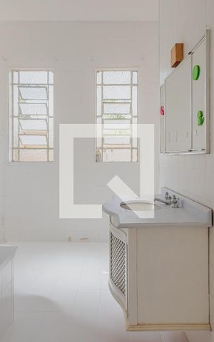 Casa à venda com 240m², 3 quartos e 3 vagasBanheiro