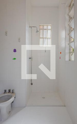 Casa à venda com 240m², 3 quartos e 3 vagasBanheiro
