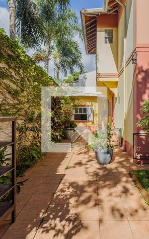 Casa à venda com 240m², 3 quartos e 3 vagasGaragem