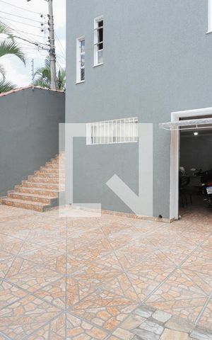 Casa à venda com 298m², 3 quartos e 12 vagas Casa à venda com 298m², 3 quartos e 12 vagasGaragem