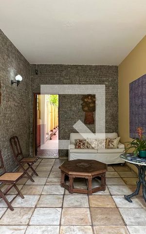 Casa à venda com 296m², 4 quartos e 3 vagas Casa à venda com 296m², 4 quartos e 3 vagasÁrea externa