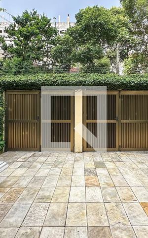 Casa à venda com 296m², 4 quartos e 3 vagas Casa à venda com 296m², 4 quartos e 3 vagasÁrea de Serviço